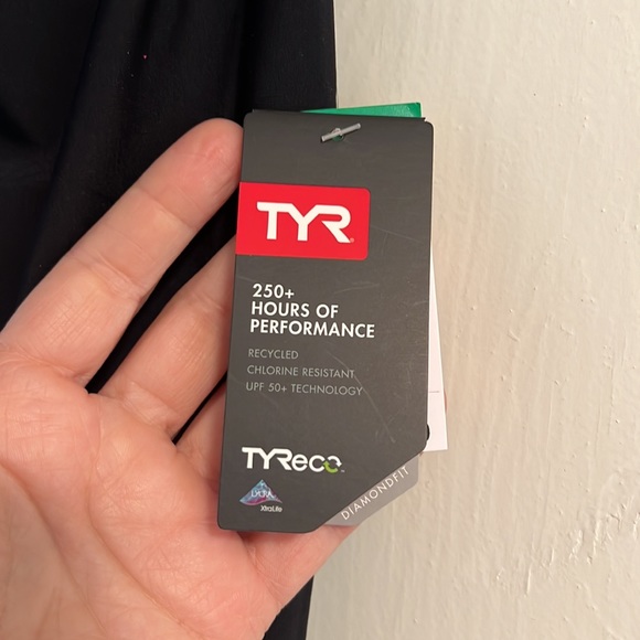 NO TAGS- Tyr Black One Piece Swim DiamondFit Size 36 - Picture 2 of 5